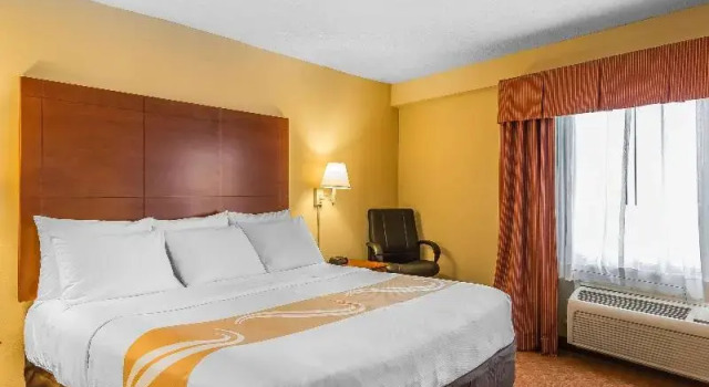 Suite Quality Inn Calera I-65 exit 231