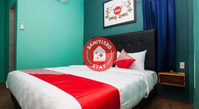 Двухместный номер Deluxe RedDoorz at Sentosa Jaya Helvetia