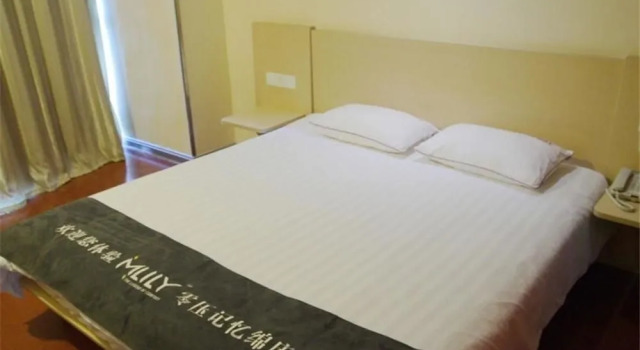 Hanting Express Wuxi Dongjiang Xindong Square