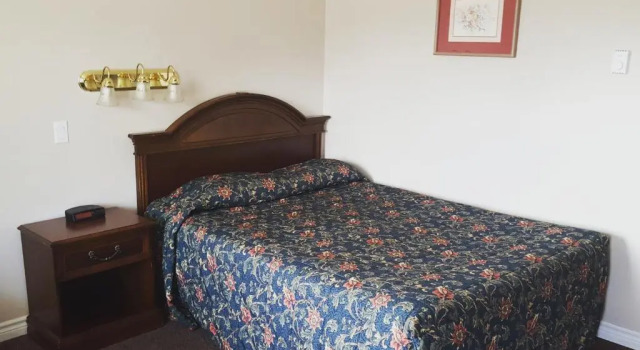 Номер Standard Maple Leaf Inn & Suites