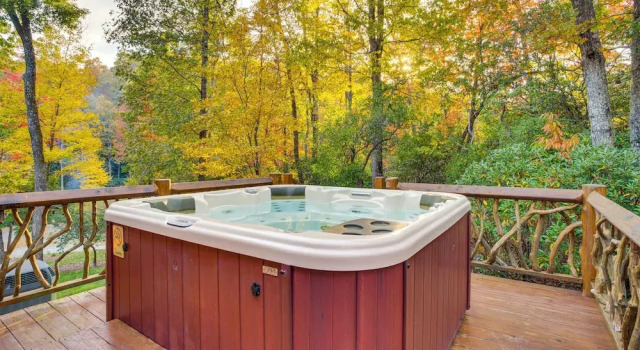 Коттедж Romantic Penrose Cabin w/ Pond, Trails & Hot Tub