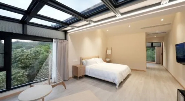 Двухместный люкс c 1 комнатой с видом на бассейн One Night and One Summer Anjiins Mountain Luxury Hot Spring Resort Homestay
