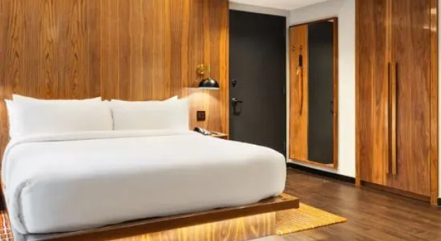Четырёхместный полулюкс Grayson Hotel