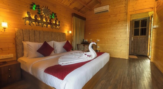 Номер Premium с балконом и с видом на бассейн Axiom Resort