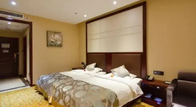 Hua Tai Jin An International Hotel, Buchen Sie Hotel Qujing Yunnan