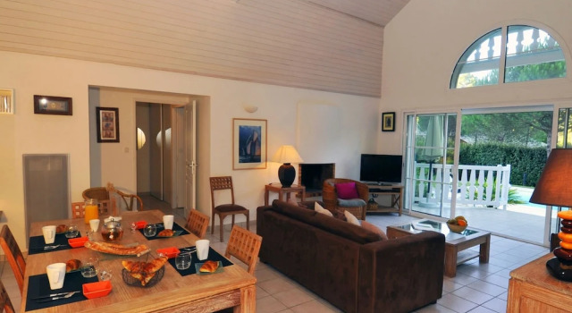 Luxurious Villa With a Fire Place at 2 km. From the sea, Prenota Villa Hotel a Aquitania con piscina, Piscina
