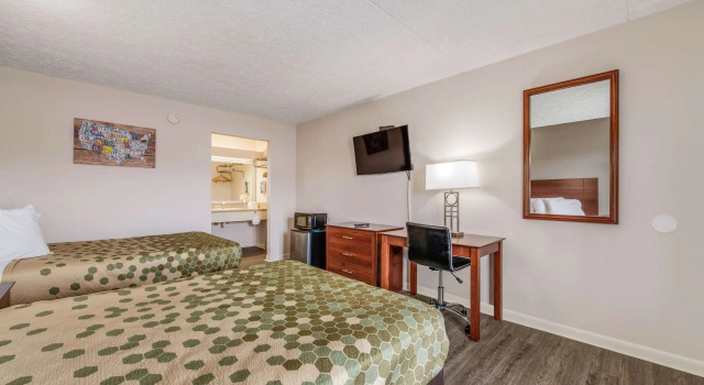 Четырёхместный номер Standard Econo Lodge Eden
