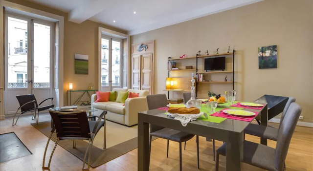 Coursive, Rezerwuj Hotel Hotele w Rhône z parkingiem, Parking
