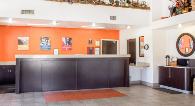 Motel 6 Tempe ASU, Забронировать Мотель Пруд в Темпе 