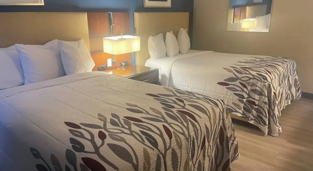 Четырёхместный номер Deluxe Red Roof Inn & Suites Hinesville Renovated with breakfast