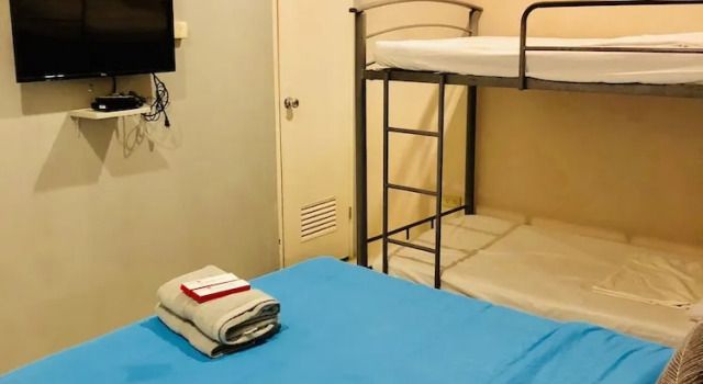 Четырёхместный номер Economy Hometown Hotel - Lacson Bacolod