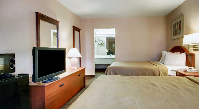 Четырёхместный номер Standard Rodeway Inn North