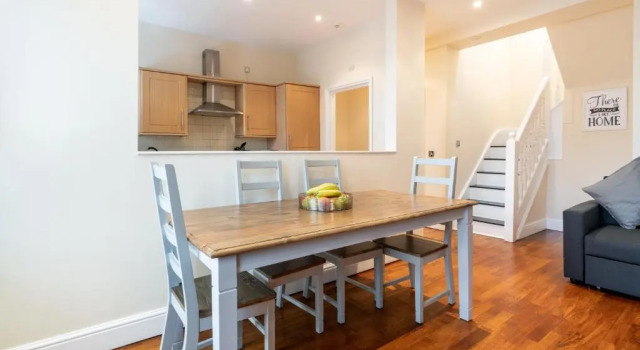 Luxury 2bdr Duplex Apt, N London, 2 Floors, Забронировать Отель Отели Middlesex с парковкой, Парковка