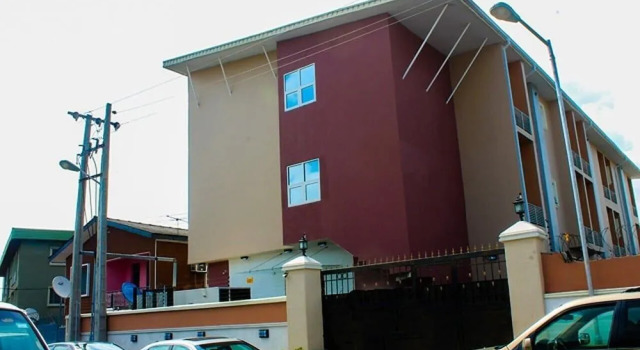 Kelin Court Hotel, Book Hotel Surulere 