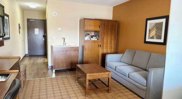 Люкс Executive c 1 комнатой Four Points by Sheraton Edmonton Gateway