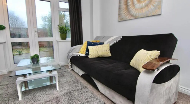 Daimler House - Cosy Home Near Coventry City Centre