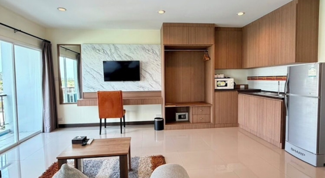 Трёхместный номер Deluxe с балконом Phavina Hotel & Grand Boutique Rayong