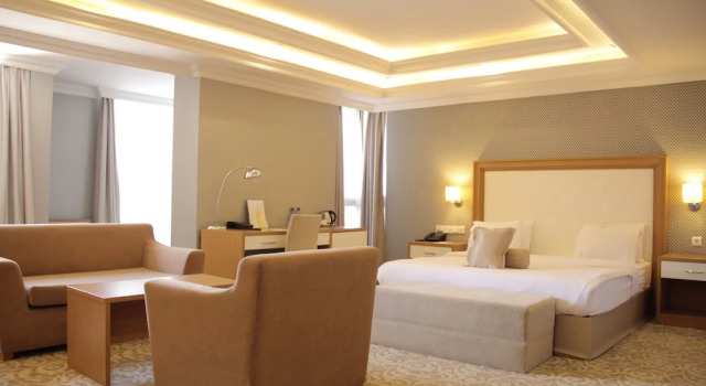 Полулюкс c 1 комнатой с балконом и с видом на город Momona Hotel