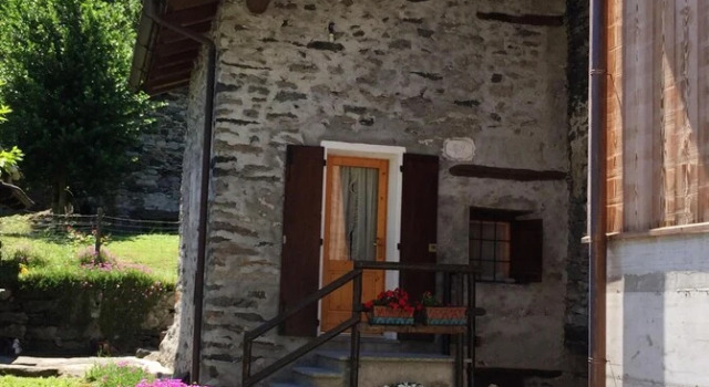 Studio In Piuro With Wonderful Mountain View - 13 Km From The Slopes, Забронировать Отель Боргонуово Сондрио, рядом с Горнолыжный подъёмник Боргонуово (нижняя станция)