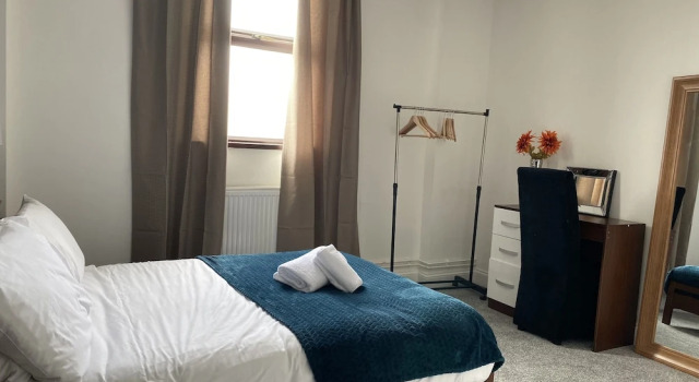 Апартаменты с балконом Modern 2 Bedroom Flat in Robert st, Swansea
