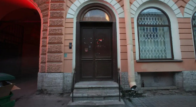 Hostel Visit , Забронировать Хостел Отели Санкт-Петербурга с парковкой, рядом с Станция метро «Сенная Площадь», Парковка