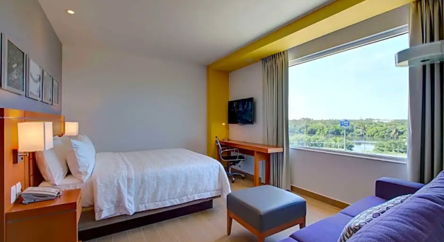 Run of House Hampton Inn & Suites by Hilton Paraiso