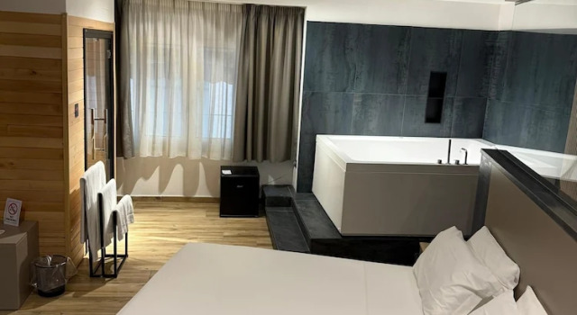 Полулюкс Golden Hotel