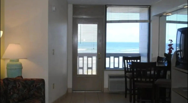 Howard Johnson by Wyndham Oceanfront Daytona Beach