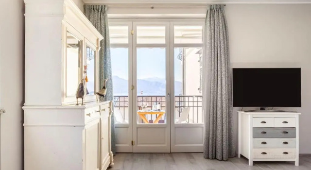 comfortable apartment in front of the lake, Prenota Appartamento Leggiuno Lombardia