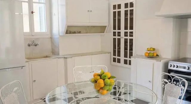 Коттедж Akanthos Poros Chic Seaside Retreat Built in 1904