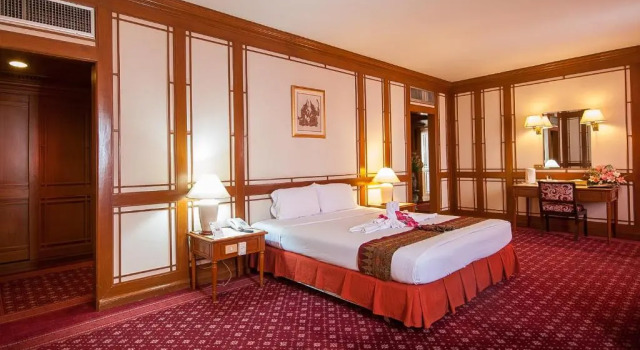 Полулюкс Diamond Plaza Hotel