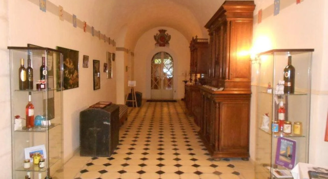 Château Hermitage de Combas, Đặt Lâu đài Servian Hérault