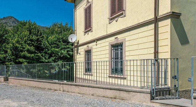 Awesome Apartment in Lucca With 2 Bedrooms, Book Apartment Hotels in Pisa with Parking, Parking