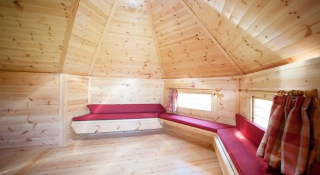 Ernest's Retreat Glamping Site, Boek Camping Campings & glamping in Merseyside, Camping