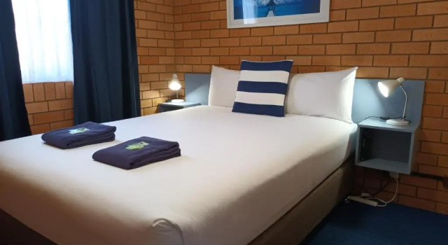 Апартаменты Bosuns Inn Motel
