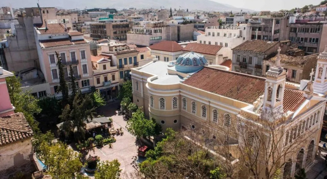 Enjoy View of Parthenon Sunny Flat in the Center