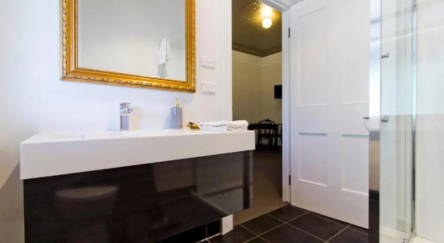 Номер Deluxe Deloraine Hotel