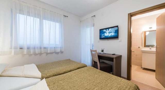 Amazing Home in Debeljak with Outdoor Swimming Pool, Hot Tub & 4 Bedrooms