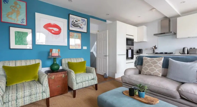 Spacious 3 Bedroom in Notting Hill With Balcony