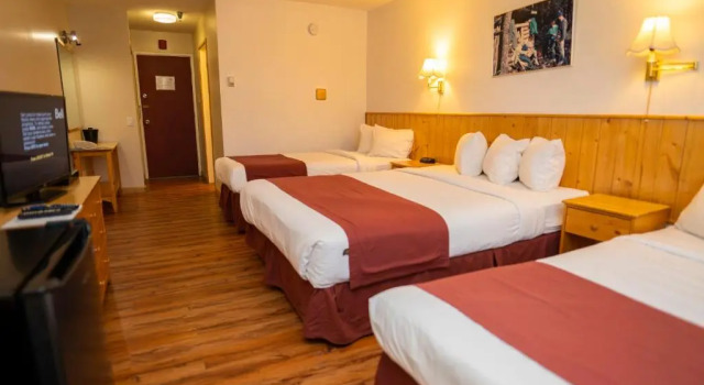 Семейный номер Standard Canadas Best Value Inn- Riverview Hotel