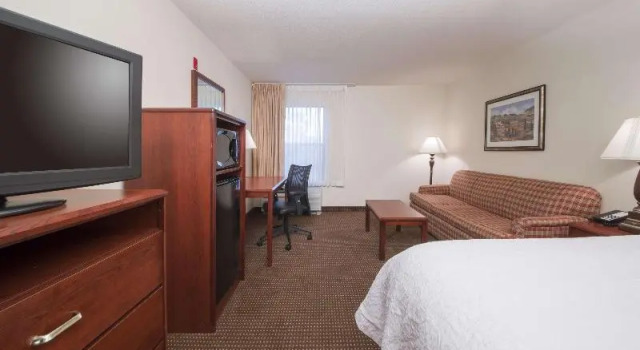 Студия Hampton Inn Tracy
