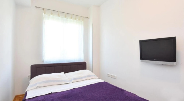 Nice Home in Split With Wifi and 3 Bedrooms, Prenota Hotel Hotel a Croatian Islands con piscina, Piscina