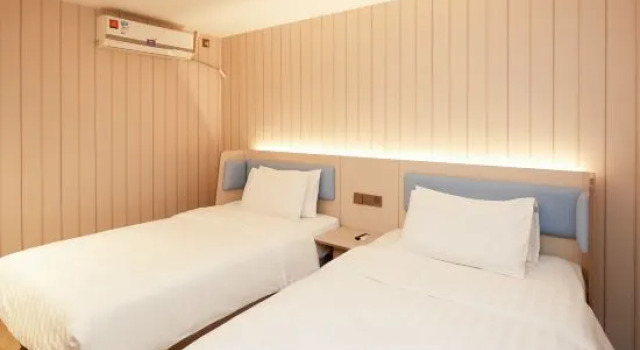 Двухместный люкс с 2 комнатами Отель Hanting Hotel Shanghai Daning International Xin Dian