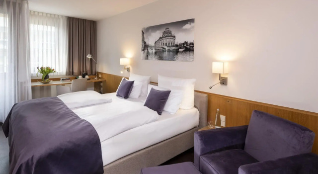 Hotel Aquino Tagungszentrum, Varaa Hotelli Mitte Berliini, lähellä Admiralspalast