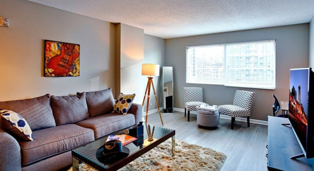Honky Tonk Luxury 2BR/2BATH - Fast WIFI - Work Area - Free Parking! (CH2)