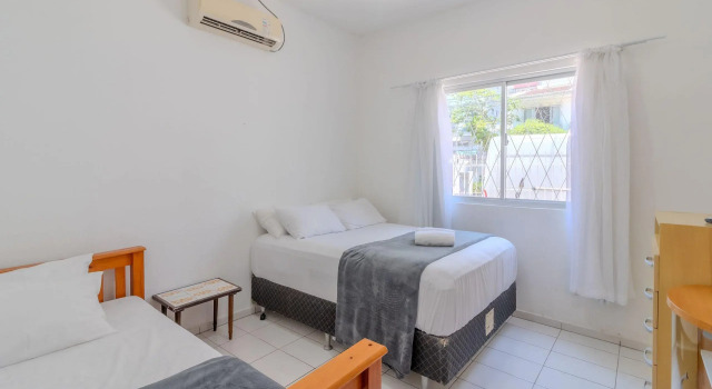 Casa 600m da Praia Central c/ garagem 3 qts NRR128, Забронировать Апартаменты/квартира Отели Балнеариу-Камбориу с парковкой, рядом с Camboriu Bus Station, Парковка