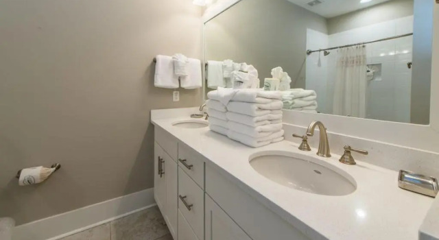 Коттедж Off the Beachin' Path - 4BR Home with Golf Cart, 4 Bikes and Great Amenities!