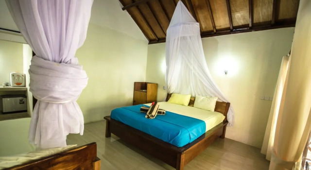 Fantastic Cottages, Book Hotel Gili Meno 