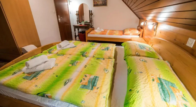 Трёхместный номер с балконом Bed & Breakfast Hisa Resje