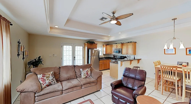 New Listing! Shoreside W/ Pool - 1 Block To Beach 2 Bedroom Duplex, Buchen Sie Ferienhaus Padre Island USA
